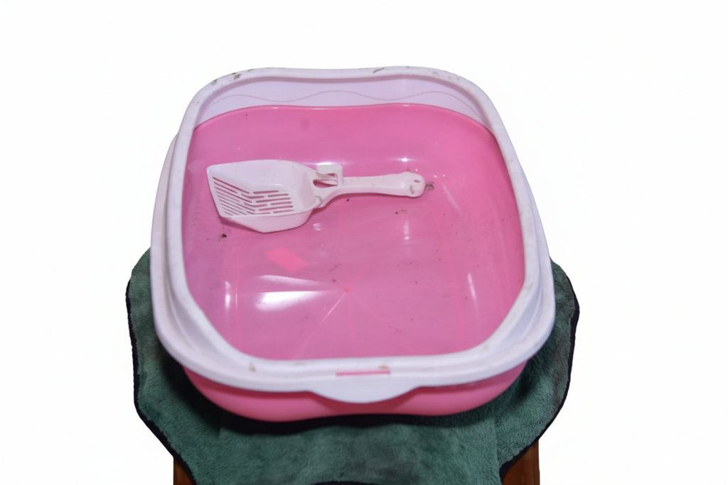 Open Cat Litter Tray with Scoop – Easy-Clean Plastic Litter Box (Pink & White)