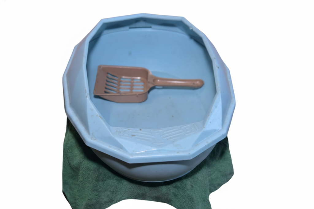 Open Cat Litter Tray with Scoop – Easy-Clean Plastic Litter Box